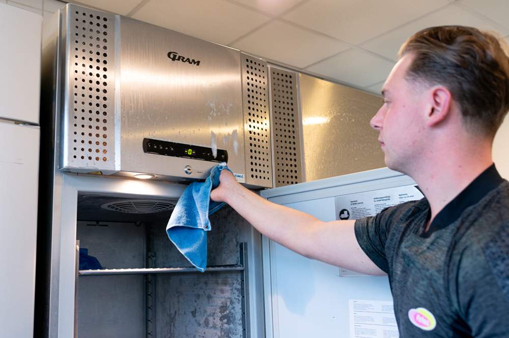 Dieptereiniging grootkeuken rvs Friss voor Horeca