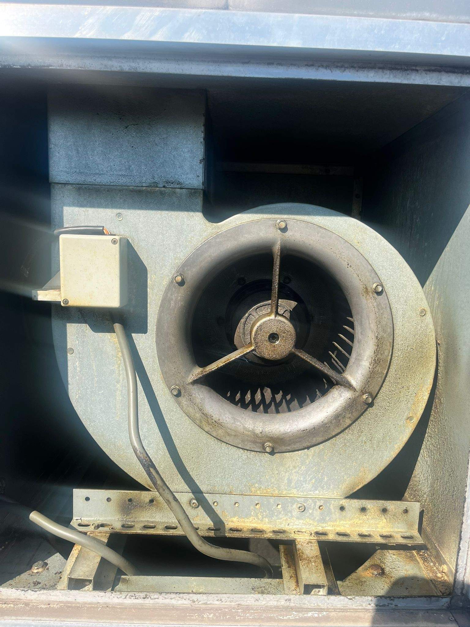 Afzuigventilatiemotor 3 vervuild
